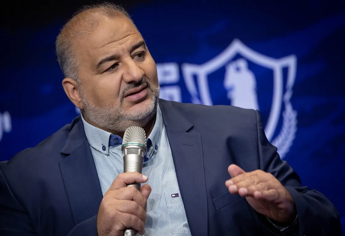 منصور عباس.. "صانع الملوك" الذي تبرأ من الإخوان يسعى للإطاحة بنتنياهو منصور عباس.. "صانع الملوك" الذي تبرأ من الإخوان يسعى للإطاحة بنتنياهو
