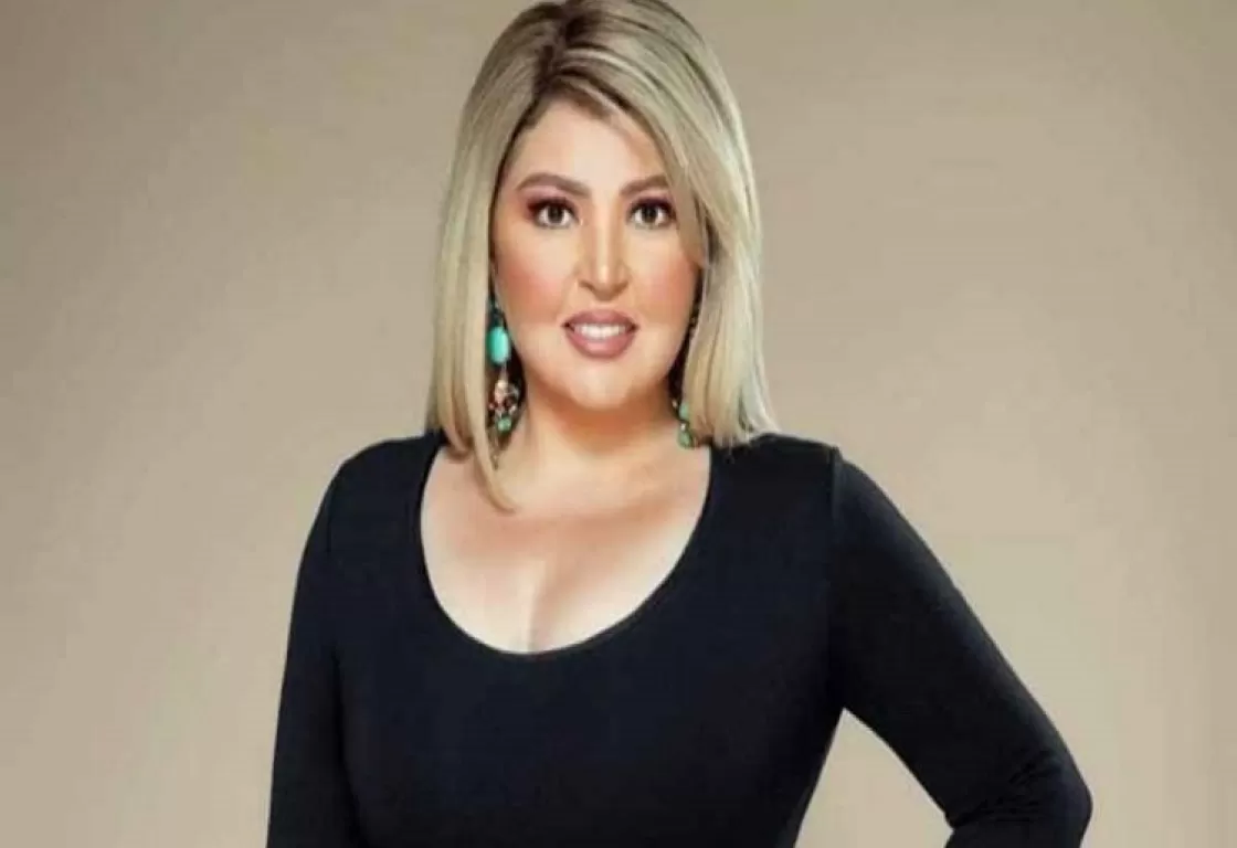 مها أحمد تهدد منتقديها بالحذاء مها أحمد تهدد منتقديها بالحذاء