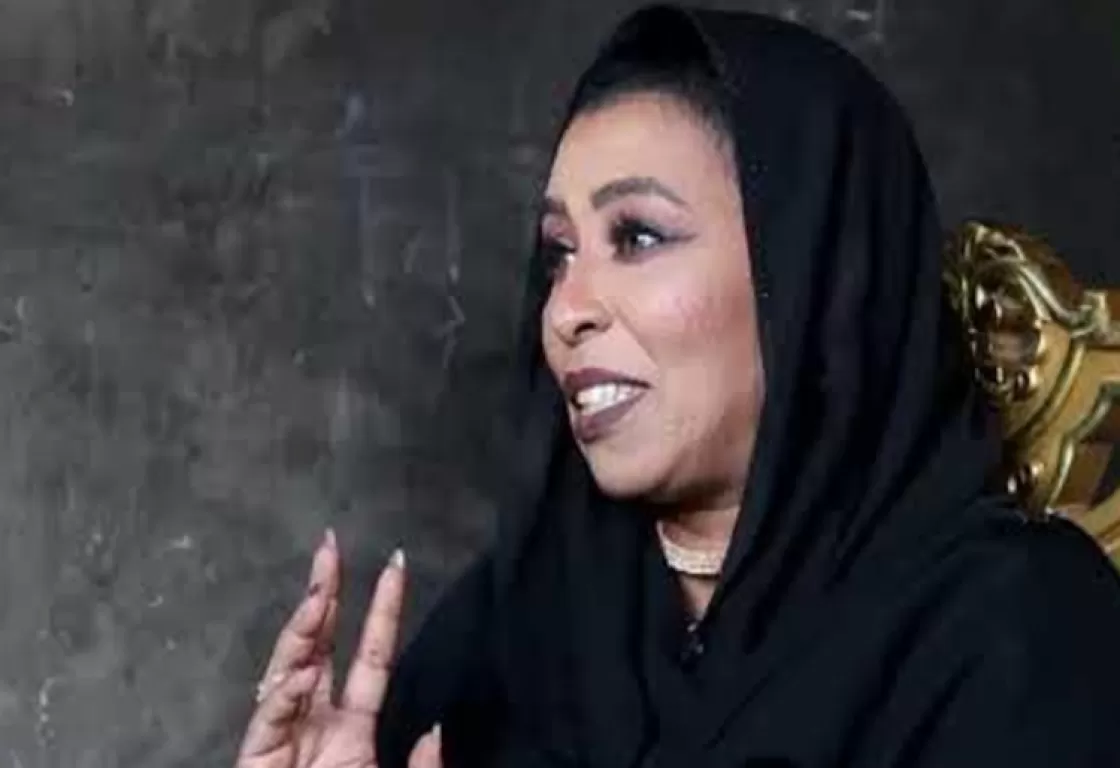سخرت من ذكرى الثورة التي أسقطت الإخوان... فنانة سودانية تشعل مواقع التواصل بتلونها سخرت من ذكرى الثورة التي أسقطت الإخوان... فنانة سودانية تشعل مواقع التواصل بتلونها