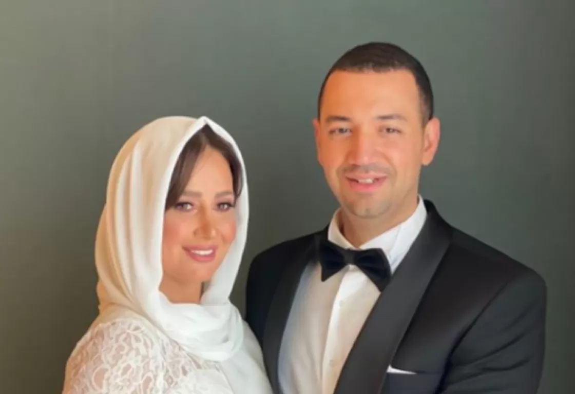 حلا شيحة تحذف صورها مع معز مسعود وتظهر بدون حجاب... ما القصة؟ حلا شيحة تحذف صورها مع معز مسعود وتظهر بدون حجاب... ما القصة؟