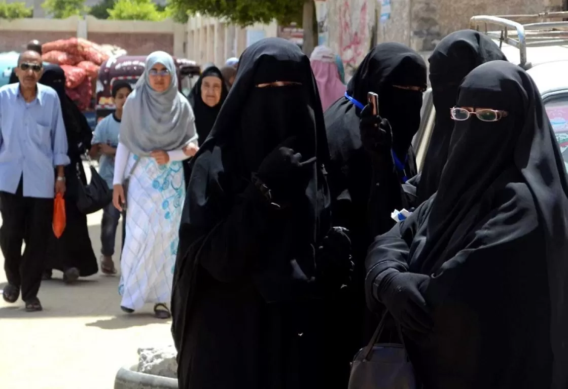 بعد قرار منع النقاب في المدارس.. حق التخفي وجدل الحرية الشخصية بعد قرار منع النقاب في المدارس.. حق التخفي وجدل الحرية الشخصية