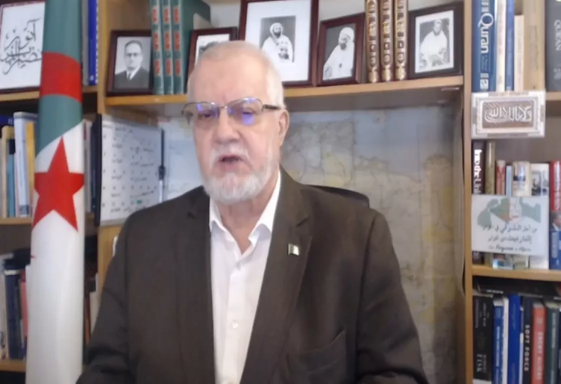 قيادي إسلامي بارز يعود من منفاه إلى الجزائر.. كيف أحيى معاناة "العشرية السوداء"؟ قيادي إسلامي بارز يعود من منفاه إلى الجزائر.. كيف أحيى معاناة "العشرية السوداء"؟