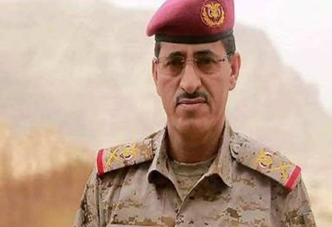 بعد اعتراف وزير الدفاع اليمني بصدمة الـ 300)) ألف جندي وهمي... هل اقتربت نهاية نفوذ الإخوان في الجيش؟