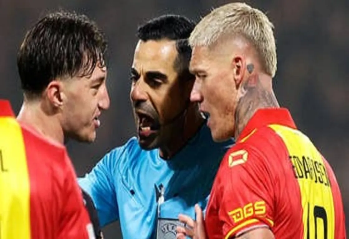 واقعة تنمر تثير الغضب في الدوري الأوروبي .. لاعب يسخر من عيب خلقي في وجه منافسه 