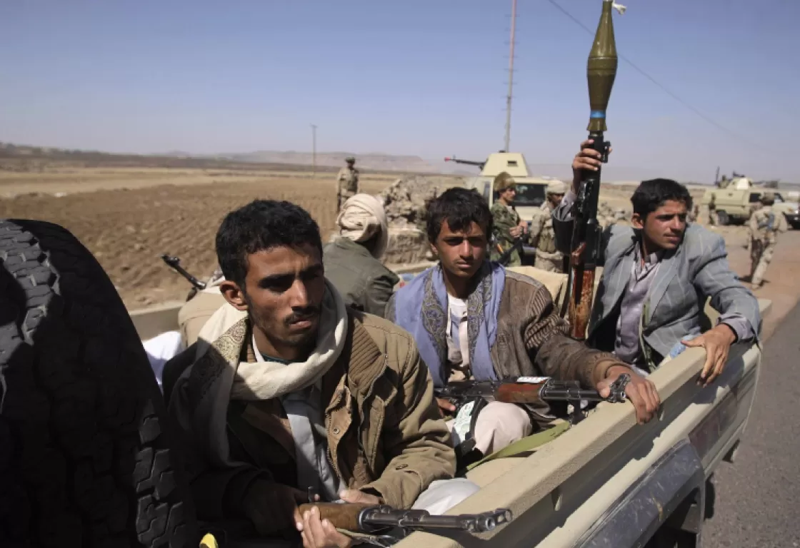  الحوثيون يواصلون تهديداتهم... وصورة مذلة لعدد من قاداتهم مع السفير السعودي