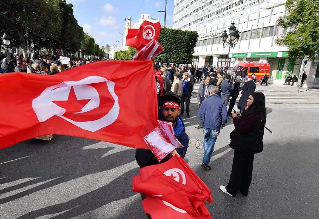 ورم الإخوان ينخر الإدارات الحكومية... سياسي تونسي يكشف استمرار الاختراق الإخواني