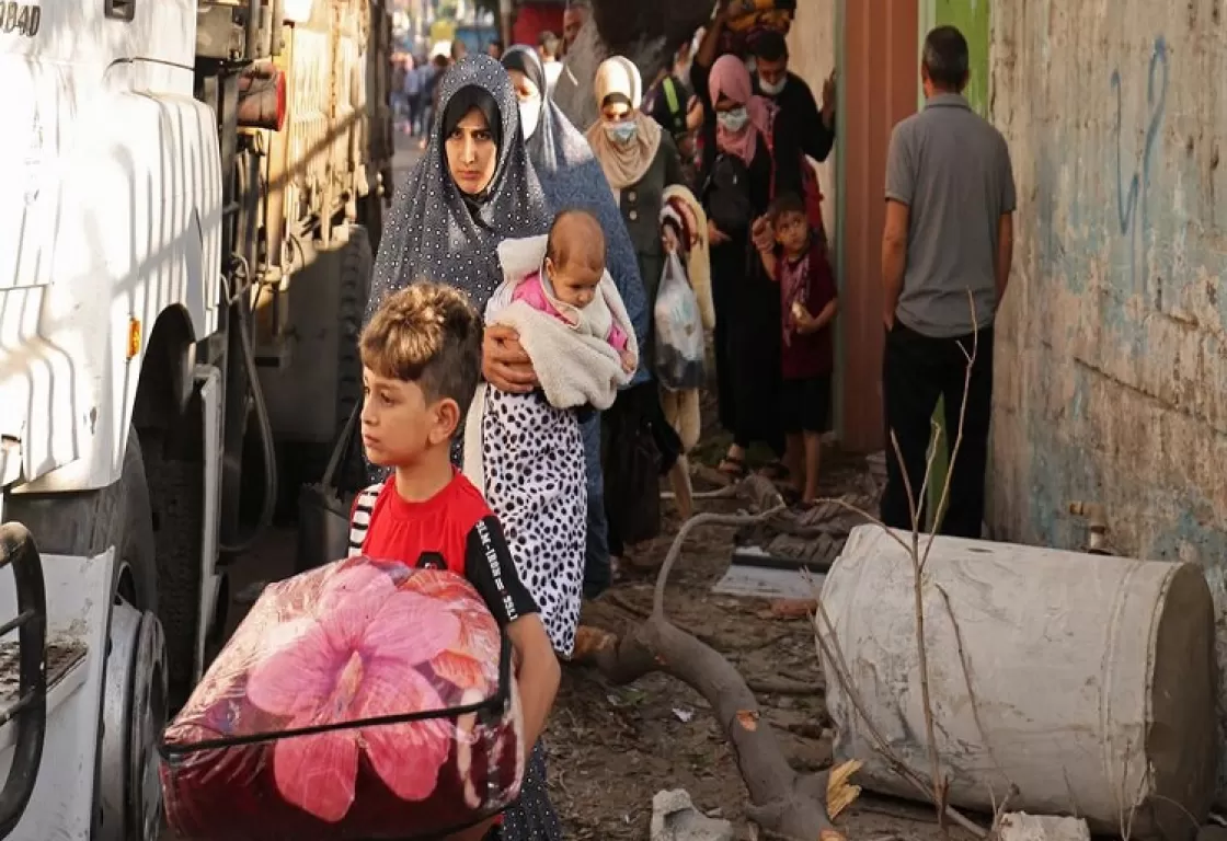 النازحون جنوب غزة يعولون على ميناء غزة العائم في سد رمق جوعهم النازحون جنوب غزة يعولون على ميناء غزة العائم في سد رمق جوعهم