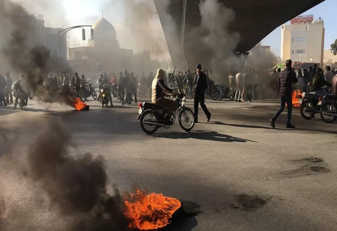 النظام الإيراني يستعين بأذرعه ويُدخل هذه الميليشيات على خط قمع الاحتجاجات النظام الإيراني يستعين بأذرعه ويُدخل هذه الميليشيات على خط قمع الاحتجاجات