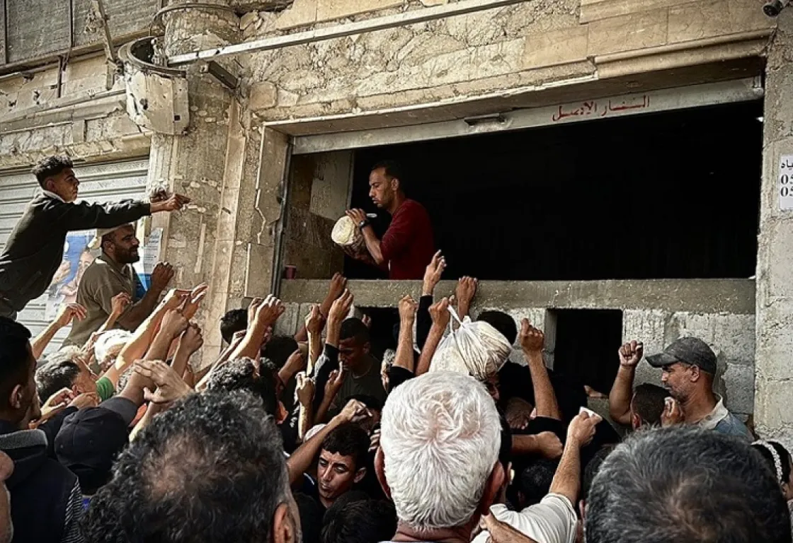 خبز على أنقاض البيوت: أفران غزة الشعبية تصارع للبقاء وسط الدمار خبز على أنقاض البيوت: أفران غزة الشعبية تصارع للبقاء وسط الدمار