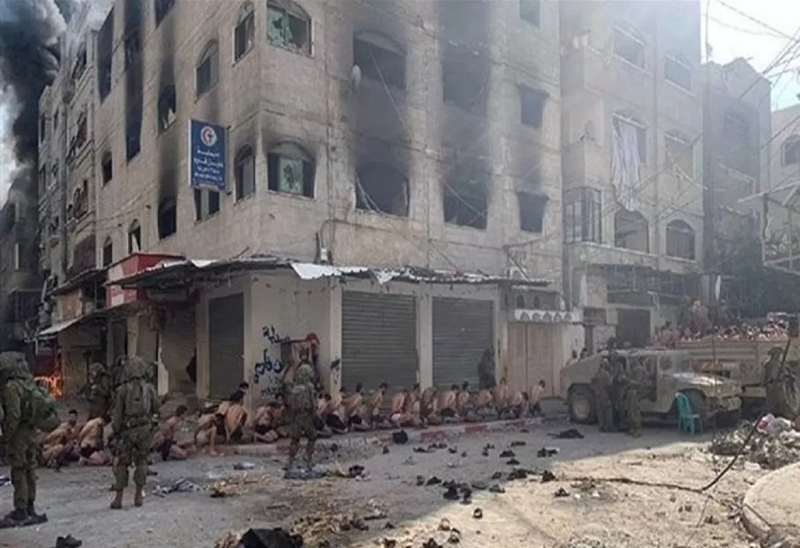 بالقانون الدولي.. ماذا ينتظر إسرائيل بعد مشهد "الأسرى العراة"؟ بالقانون الدولي.. ماذا ينتظر إسرائيل بعد مشهد "الأسرى العراة"؟