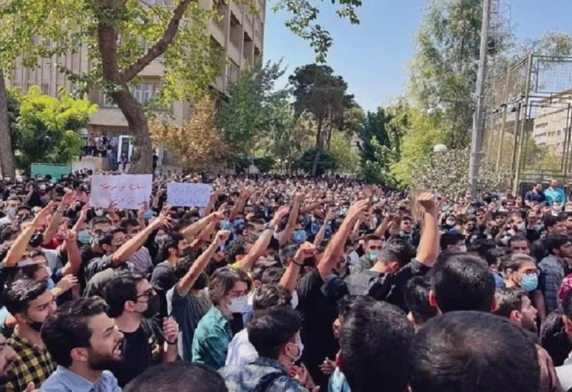 إضرابات وتظاهرات... الإيرانيون يُصعدون ضد نظامهم إضرابات وتظاهرات... الإيرانيون يُصعدون ضد نظامهم