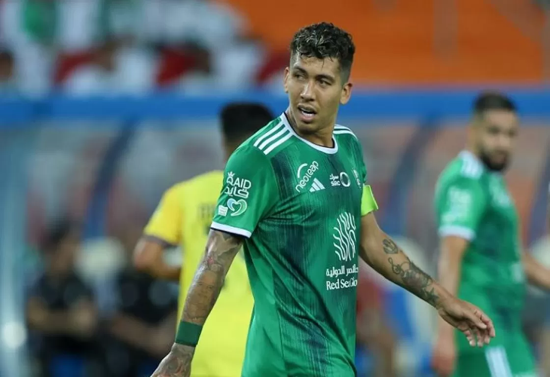 المدير الفني للأهلي السعودي يطالب برحيل فيرمينيو