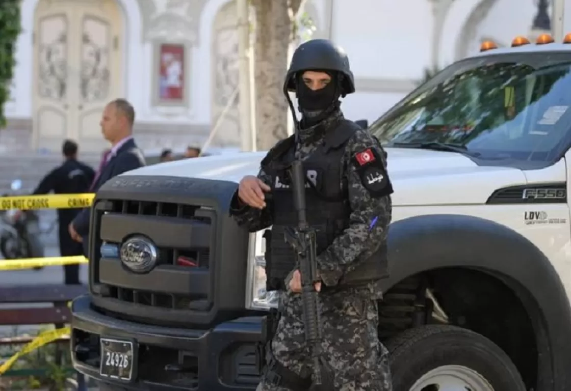 إرث الإخوان يؤرق الأمن التونسي.. القبض على إرهابي خطير بحوزته أسلحة وحزام ناسف إرث الإخوان يؤرق الأمن التونسي.. القبض على إرهابي خطير بحوزته أسلحة وحزام ناسف