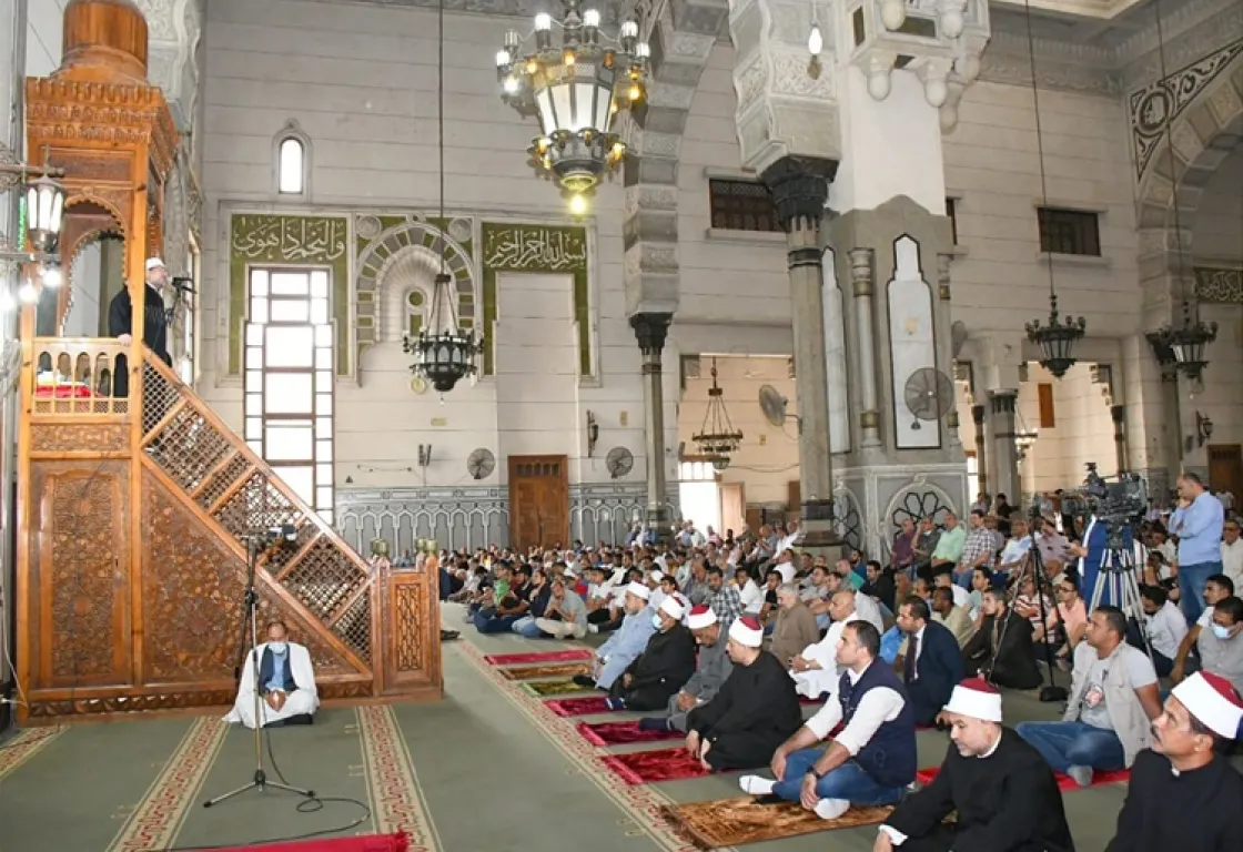 خطبة الجمعة... بين الانصراف المادي والمعنوي عنها خطبة الجمعة... بين الانصراف المادي والمعنوي عنها