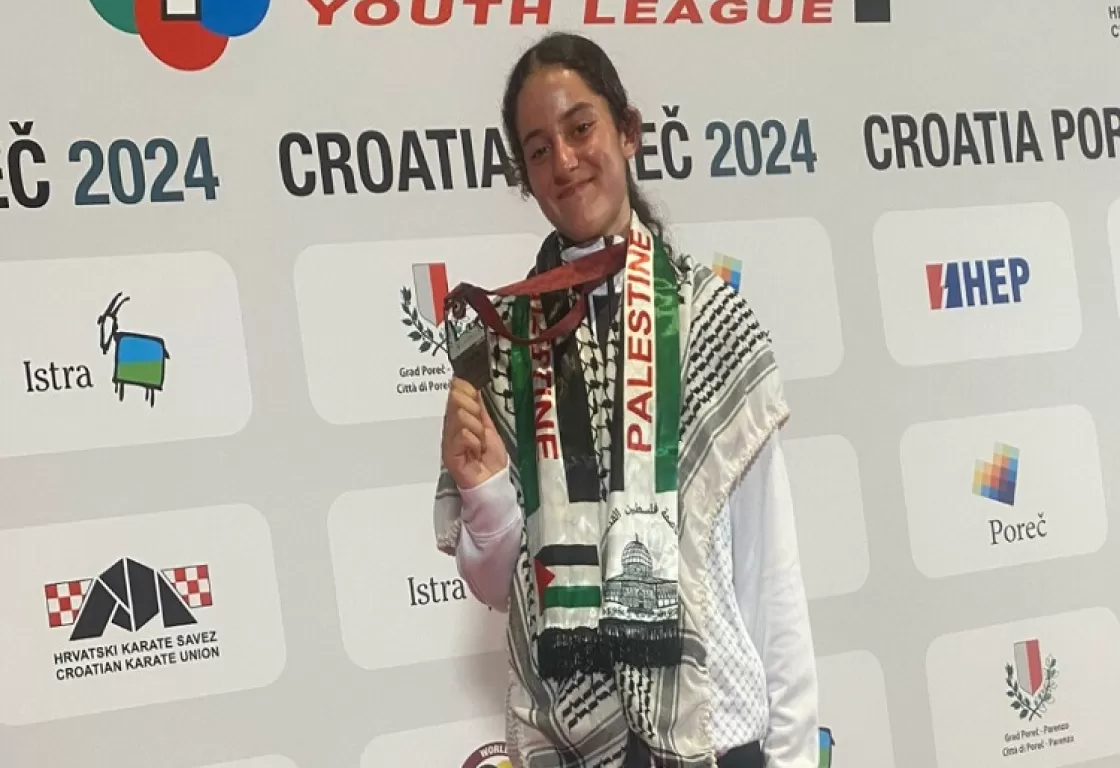 مريم تحمل بشارات الفوز بأول ميدالية عالمية لفلسطين مريم تحمل بشارات الفوز بأول ميدالية عالمية لفلسطين