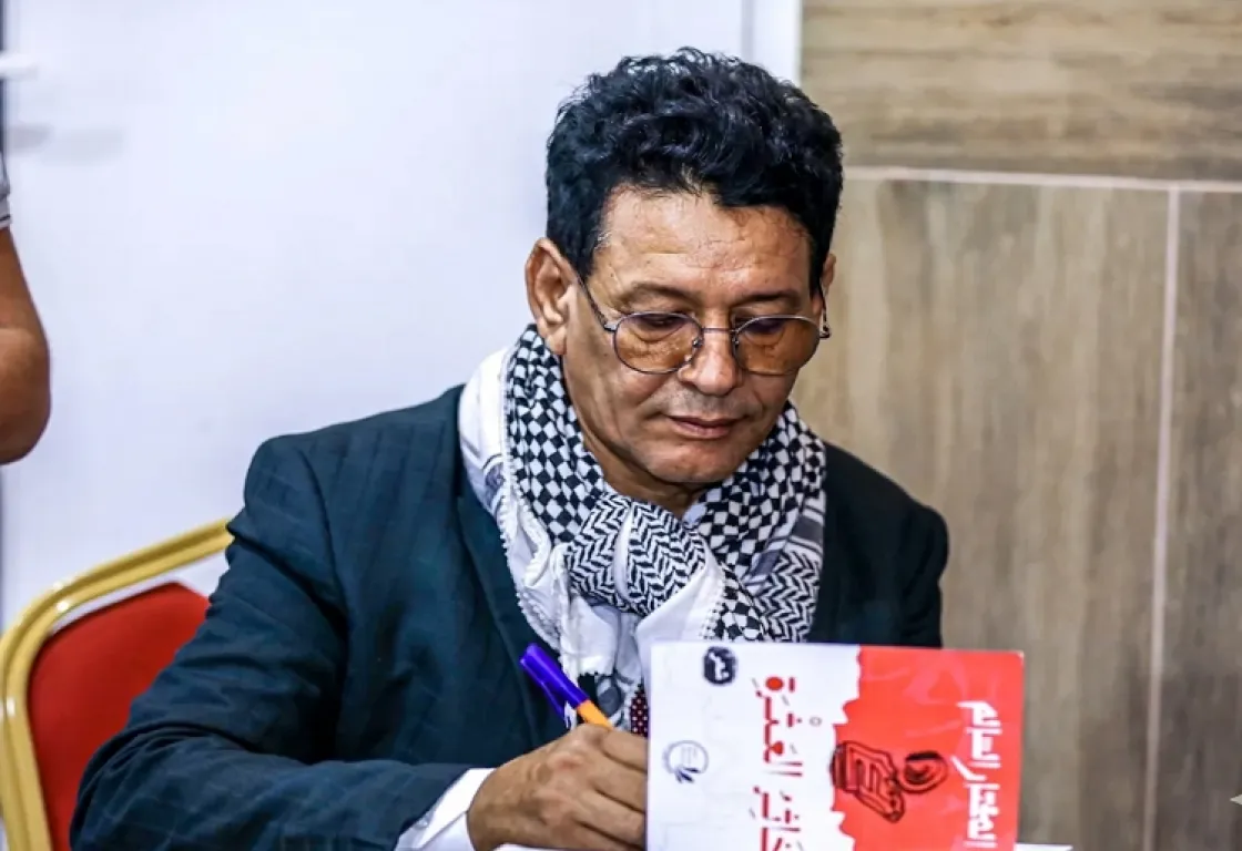 المختار السالم.. شاعر وكاتب موريتاني يعيد ابتكار العالم من عمق الصحراء