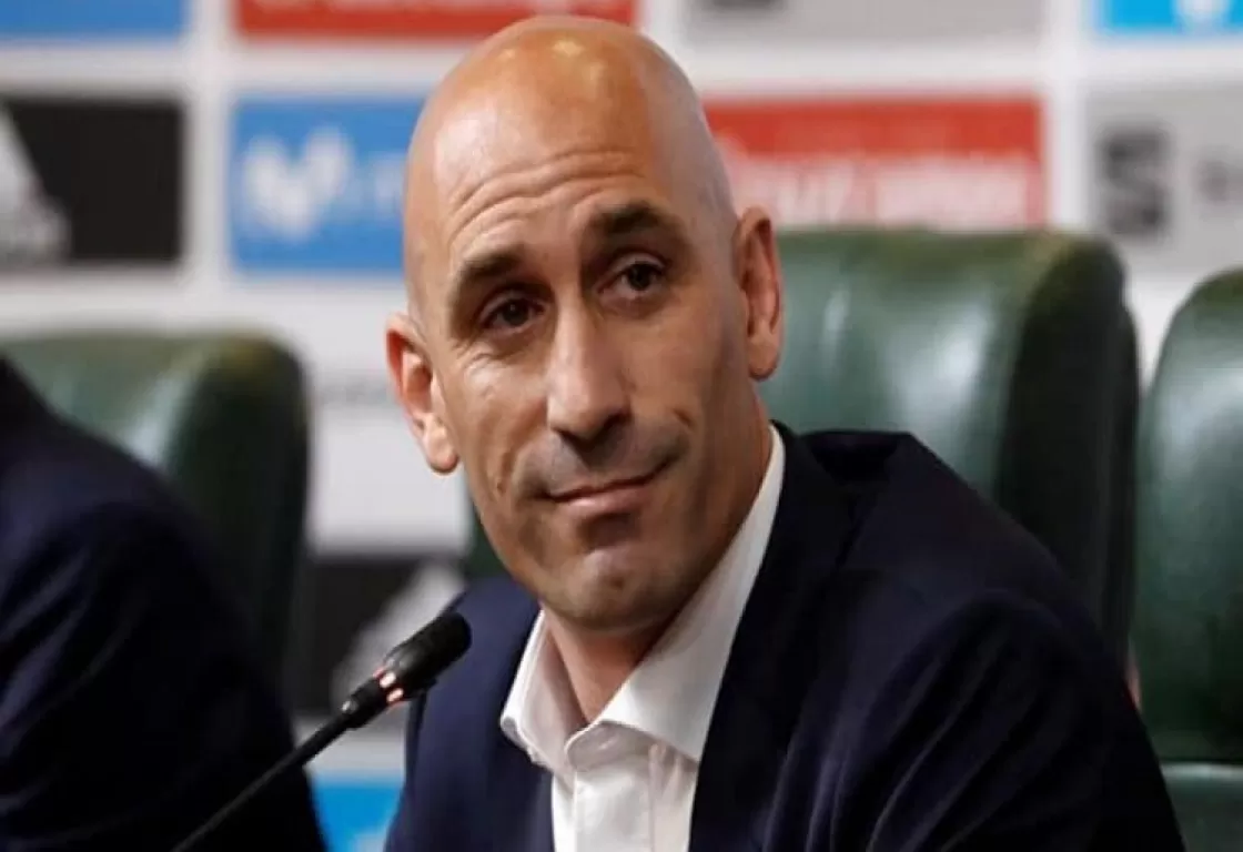 قبلة المونديال.. هل تعمد رئيس الاتحاد الإسباني التحرش باللاعبات؟ قبلة المونديال.. هل تعمد رئيس الاتحاد الإسباني التحرش باللاعبات؟