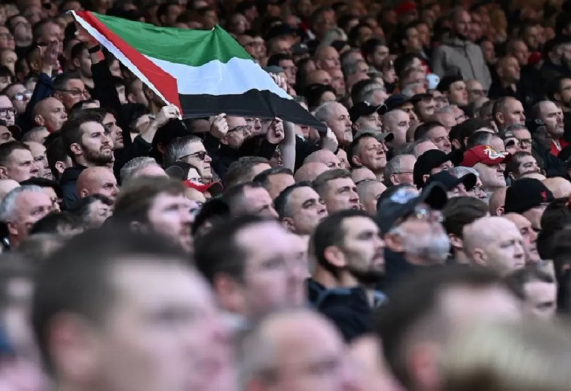 علم فلسطين يظهر في الآنفيلد وصلاح يرفض الاحتفال بأهدافه علم فلسطين يظهر في الآنفيلد وصلاح يرفض الاحتفال بأهدافه