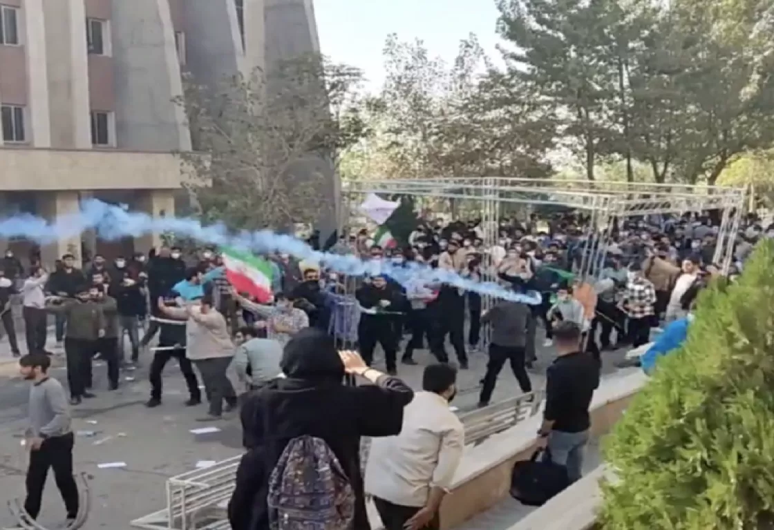 النظام الإيراني يواصل التخبط... تعليق وطرد أكثر من (435) طالباً من الدراسة بالجامعات النظام الإيراني يواصل التخبط... تعليق وطرد أكثر من (435) طالباً من الدراسة بالجامعات