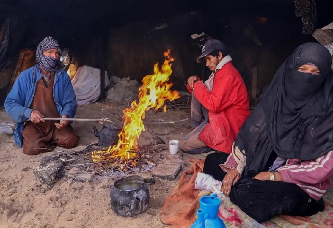 موقد النار داخل خيام غزة: دفء قاتل أم نجاة مؤقتة؟