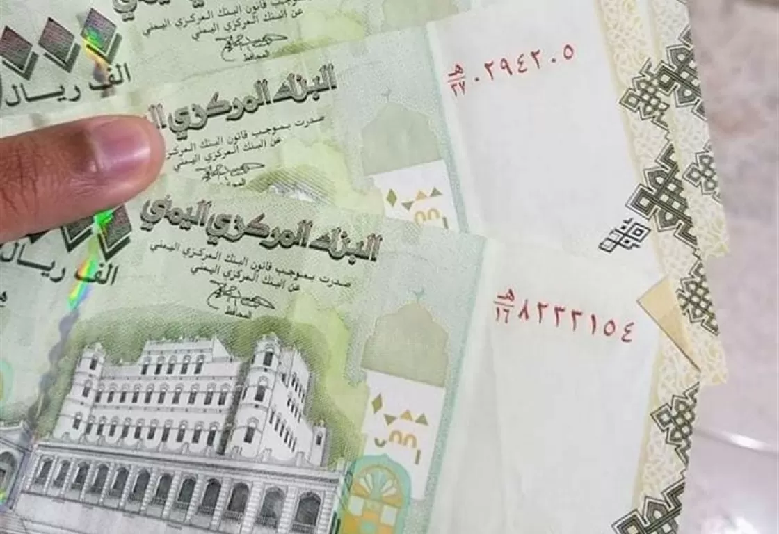 قادة الحوثي يتاجرون بالعملة المزورة 