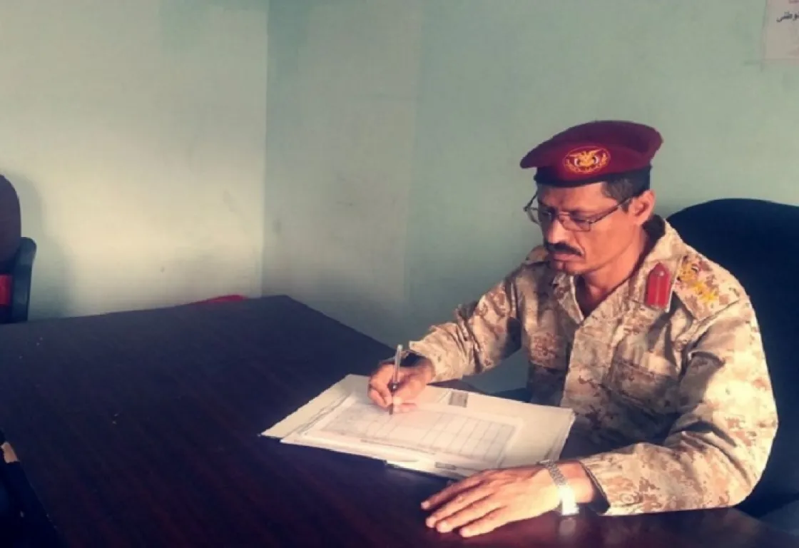 ناطق باسم "قوات إخوانية" يصف الجنود اليمنيين بـ "الذباب"... ما القصة؟