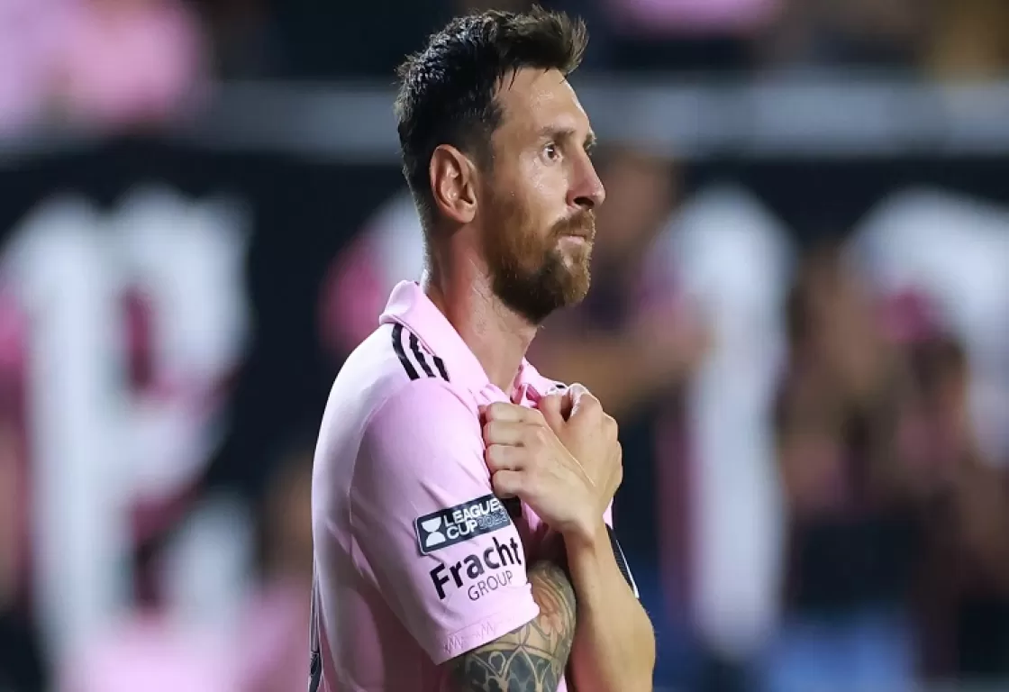 ميسي يتسبب في طرد عامل في نظافة ملعب إنتر ميامي الأمريكي ميسي يتسبب في طرد عامل في نظافة ملعب إنتر ميامي الأمريكي