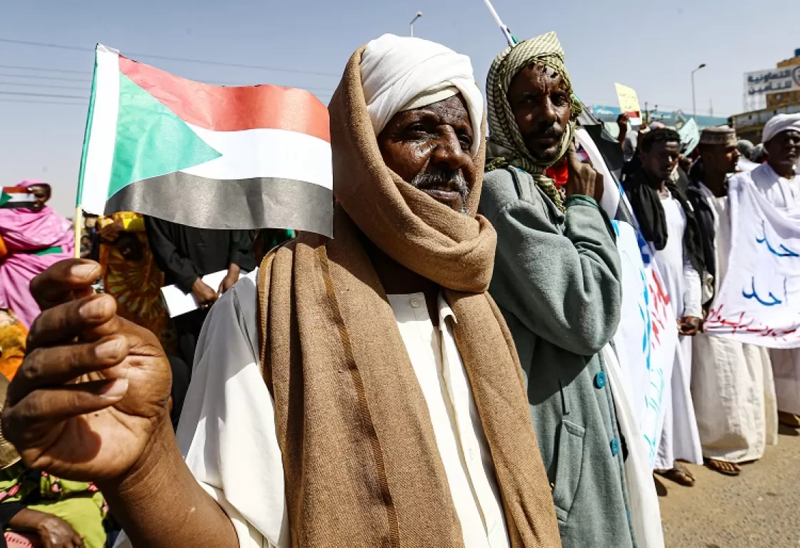 استقطاب وتجييش القبائل... نذر حرب "عرقية" تلوح في الأفق السوداني استقطاب وتجييش القبائل... نذر حرب "عرقية" تلوح في الأفق السوداني