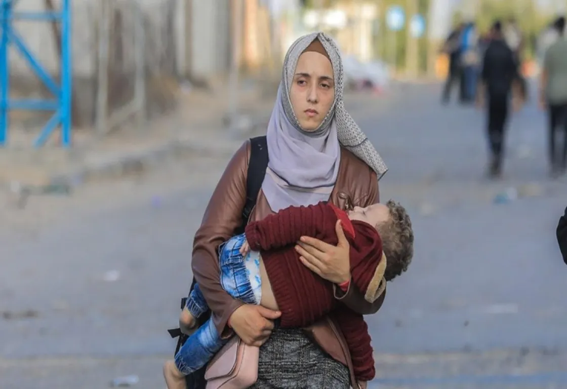 إسرائيل تحارب أهل غزة في نسلهم: حين يصبح الإنجاب هدفاً للحرب
