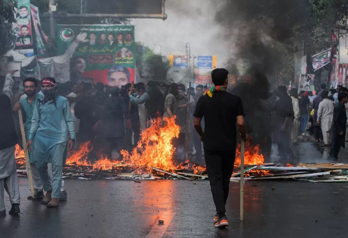 اشتباكات بين أنصار عمران خان والسلطات الباكستانية... تفاصيل اشتباكات بين أنصار عمران خان والسلطات الباكستانية... تفاصيل