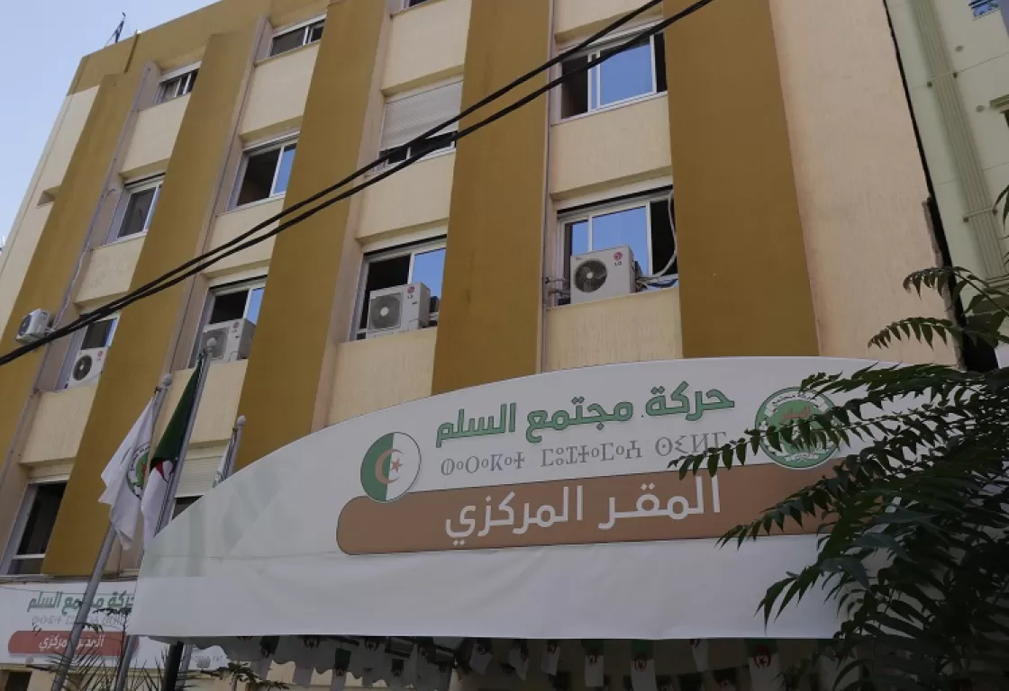 أهم ذراع إخواني في الجزائر يستشير "الديناصورات"... فما القصة؟ أهم ذراع إخواني في الجزائر يستشير "الديناصورات"... فما القصة؟