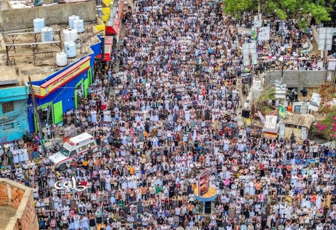 صناديق تبرعات وهتافات حزبية... هكذا يستغل "إخوان اليمن" العيد صناديق تبرعات وهتافات حزبية... هكذا يستغل "إخوان اليمن" العيد