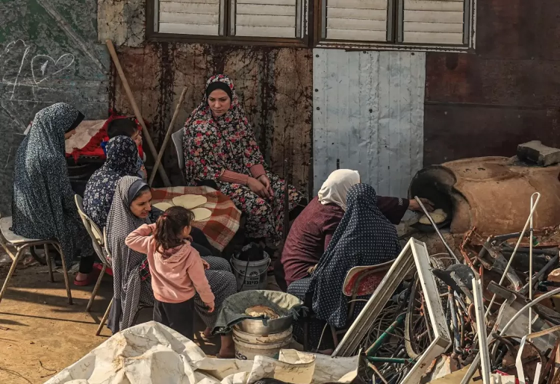 ظروف إنسانية صعبة وانعدام الخصوصية تعاني منها النساء داخل مناطق النزوح في غزة