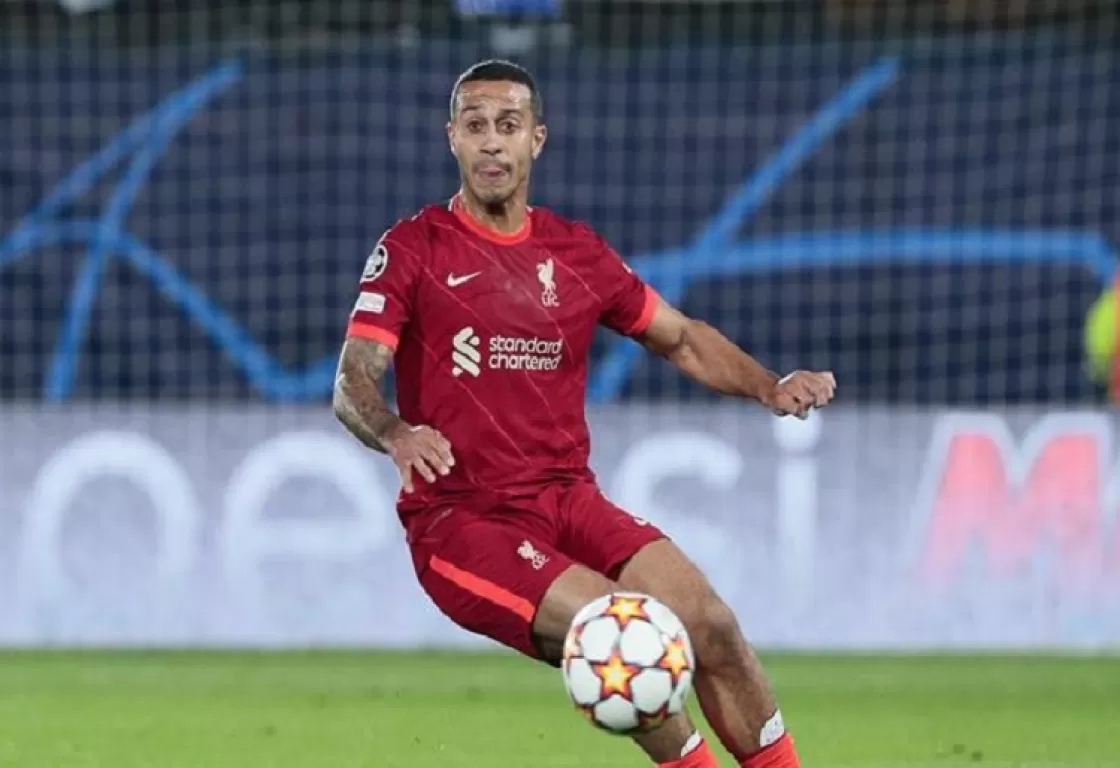 رغم تجاهله في ليفربول.. صراع إيطالي على نجم الوسط الإسباني