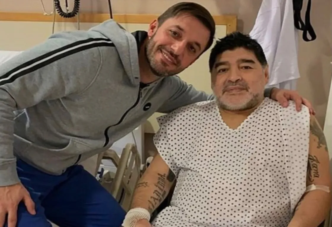 مدلك مارادونا يكشف تفاصيل الأيام الأخيرة: رفض الطعام وأهمل نظافته واستسلم للموت مدلك مارادونا يكشف تفاصيل الأيام الأخيرة: رفض الطعام وأهمل نظافته واستسلم للموت