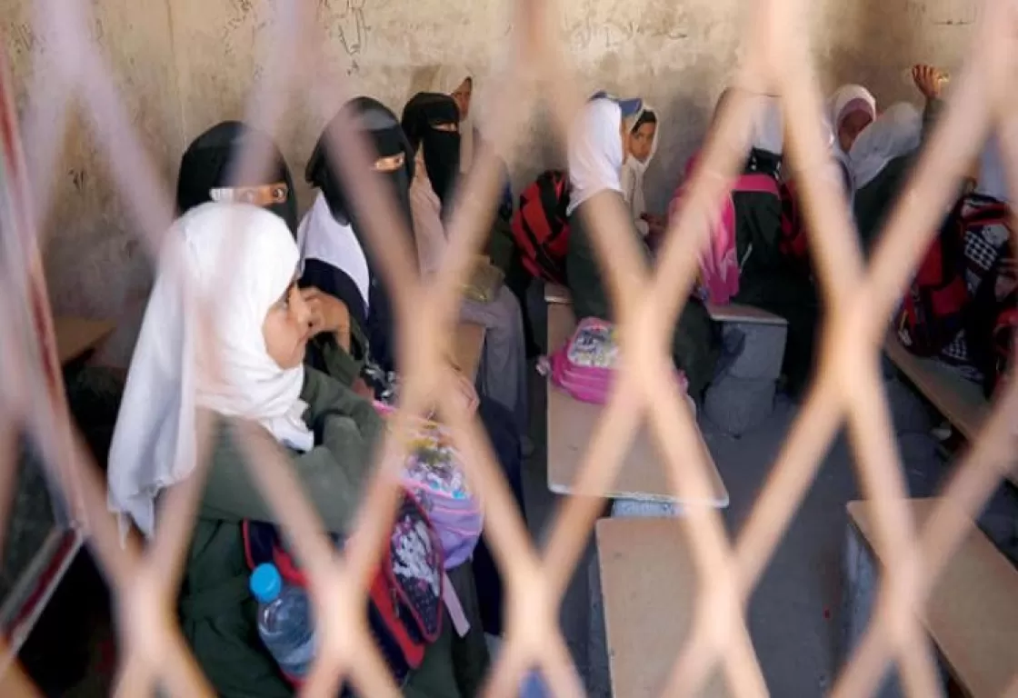 طرد مئات الطلبة اليمنيين من مدارسهم بسبب جبايات الحوثيين... تفاصيل