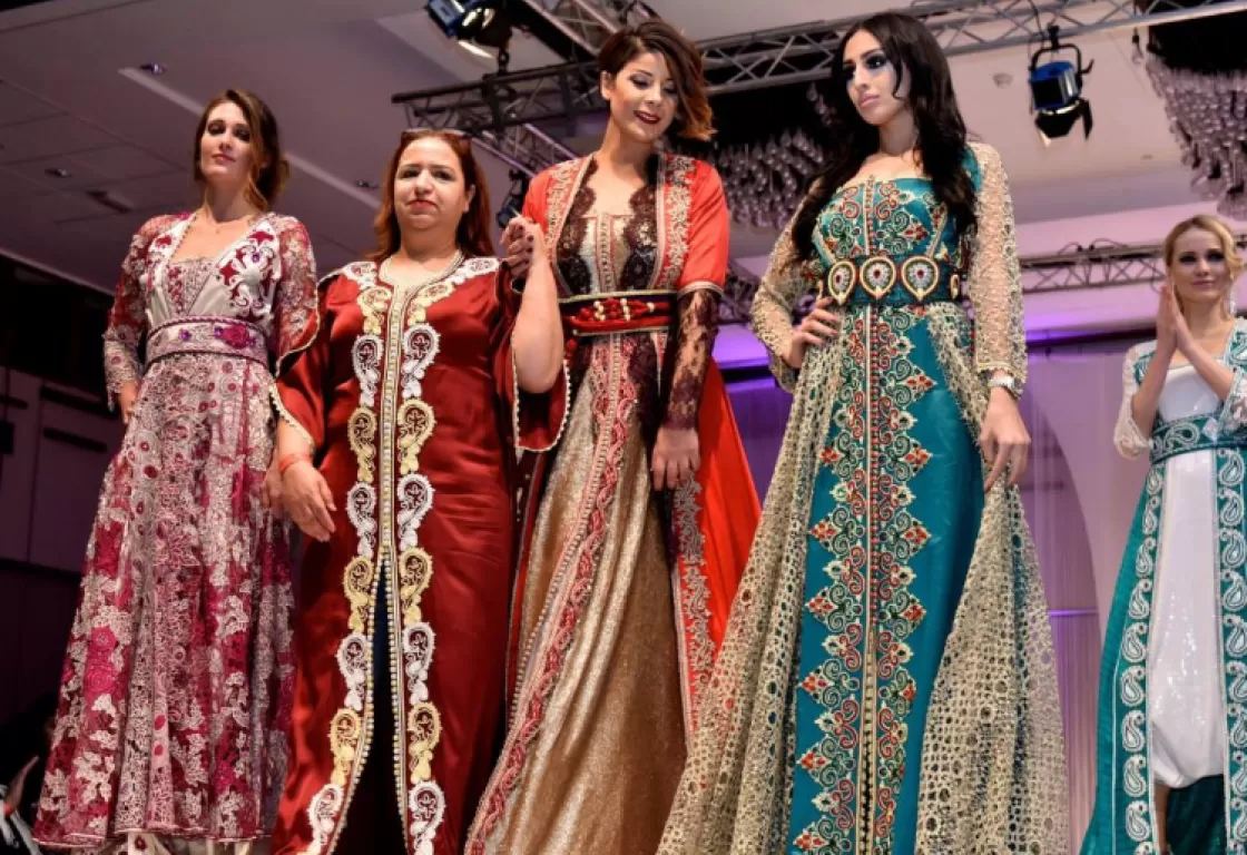القفطان المغربي من زي خاص بالرجال إلى خطوط الموضة العالمية