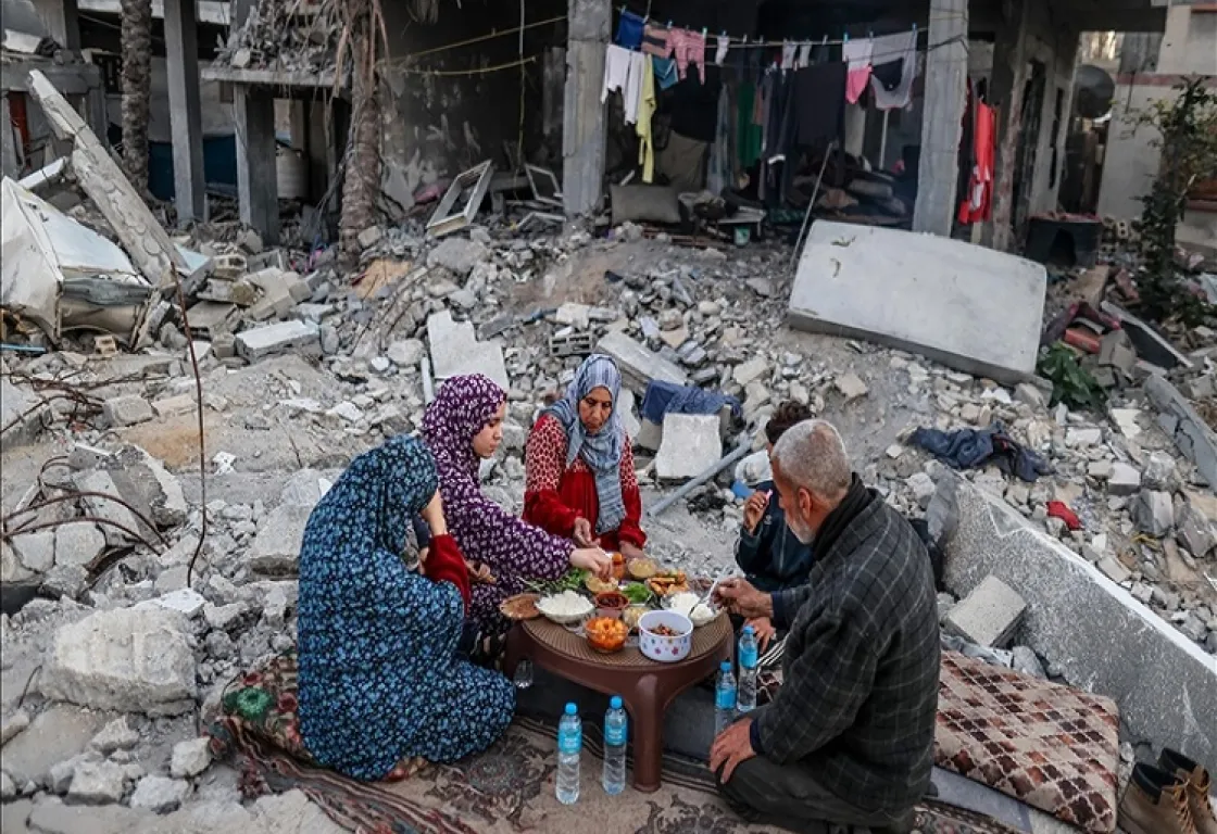 رمضان في غزة: بين رغيف ينتظر ومائدة تتساءل
