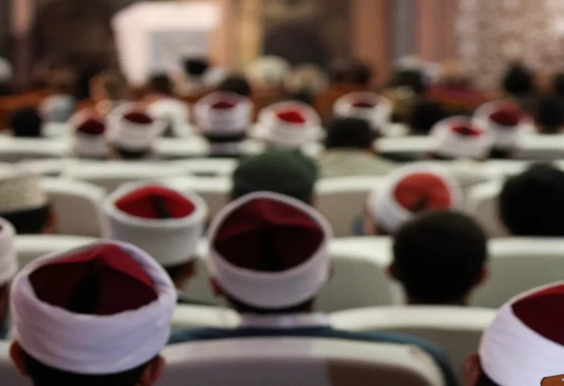 رجال الدين حائرون... يتساءلون رجال الدين حائرون... يتساءلون