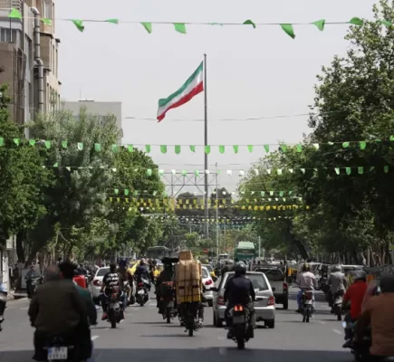 نشرة سرية تكشف ضعف النظام الإيراني وإصرار الشعب على التغيير... ماذا جاء فيها؟