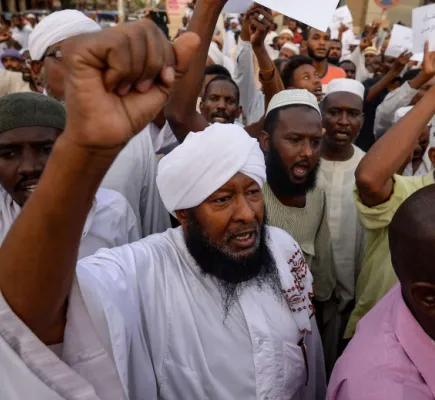 من إخوان السودان إلى ملالي إيران.. تحالف هدم الاستقرار الخليجي