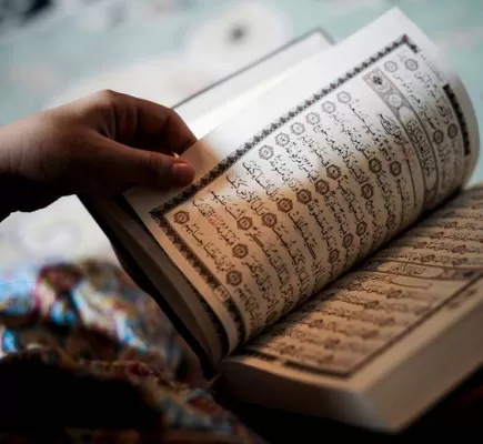 الإسلاموية أم العلمانية؟