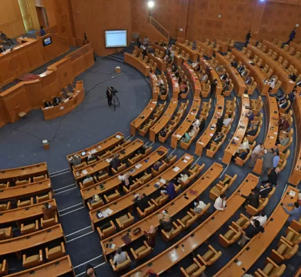 عقد من العبث والفساد... البرلمان الجديد يفتح ملفات إخوان تونس