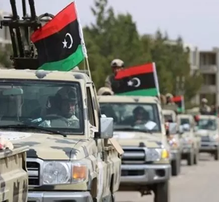 قد يشعل الأزمة بين البلدين... قوات شرق ليبيا ترحل آلاف المصريين