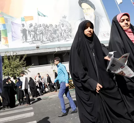إيران حرمان (60) طالبة على الأقل من التعليم لرفضهن الحجاب الإجباري