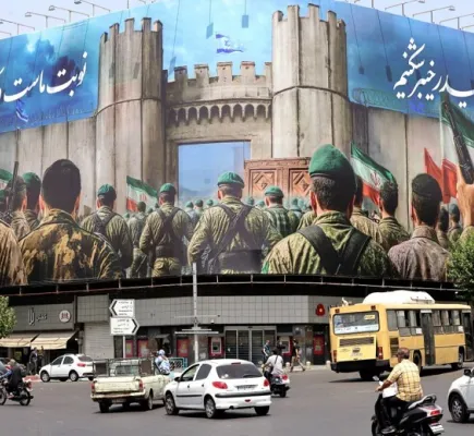 بين الصواريخ والمفاوضات... لماذا اختارت طهران هذا التوقيت للرد؟
