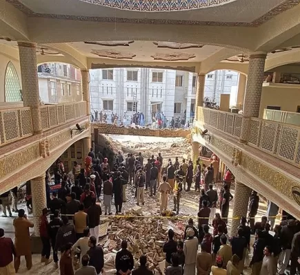 الحصيلة النهائية لتفجير مسجد بيشاور... من نفذ الهجوم؟