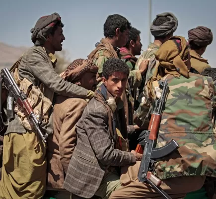 الإرهاب الحوثي يواصل نهب مساعدات التغذية المدرسية