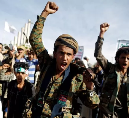 الاستيلاء على المساعدات الإنسانية... أعلى مراحل حرب الحوثيين لتجويع اليمنيين