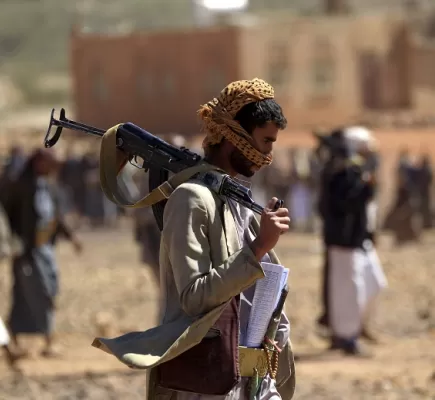 جماعة الحوثي الإرهابية تشن عملية عسكرية على قرى في الحديدة... ما أهدافها؟